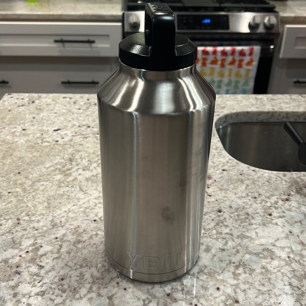 64oz Yeti Rambler